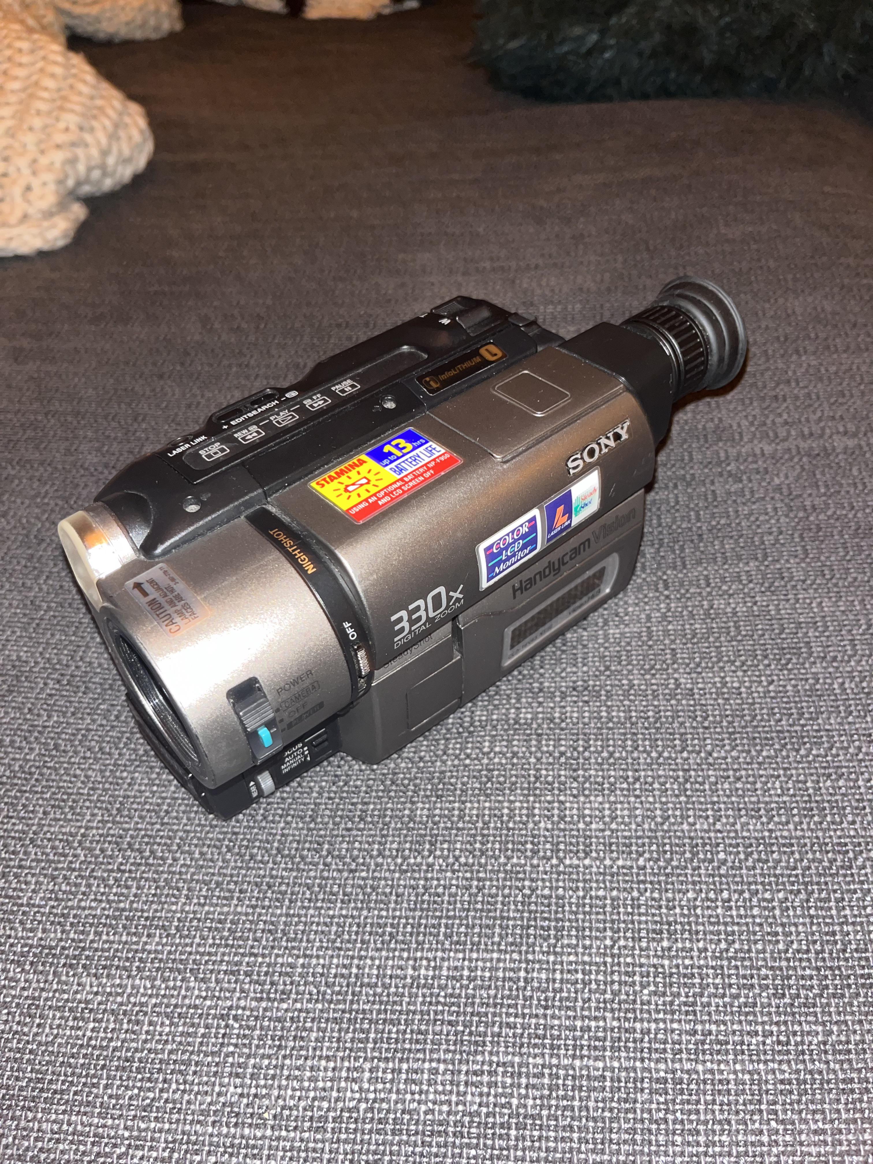 このソニーのハンディカム買ったんだけど、電源入らないんだけど？ : r