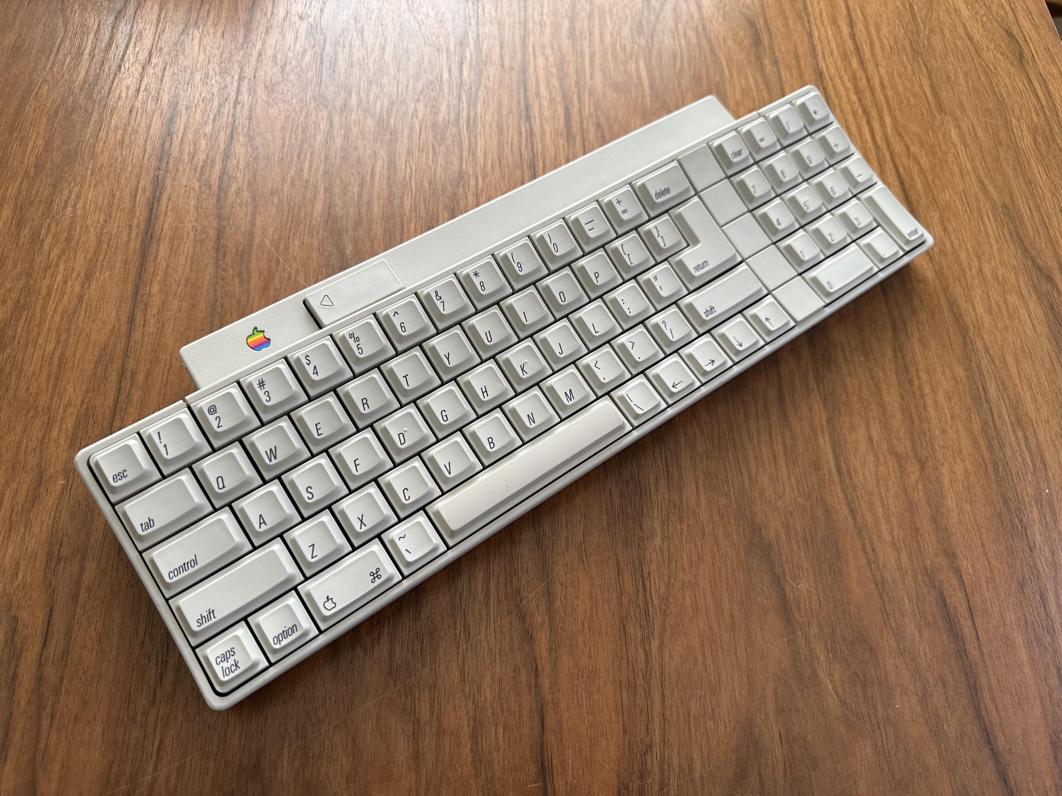 Restored a 1986 Apple Desktop Bus keyboard (Orange Alps version
