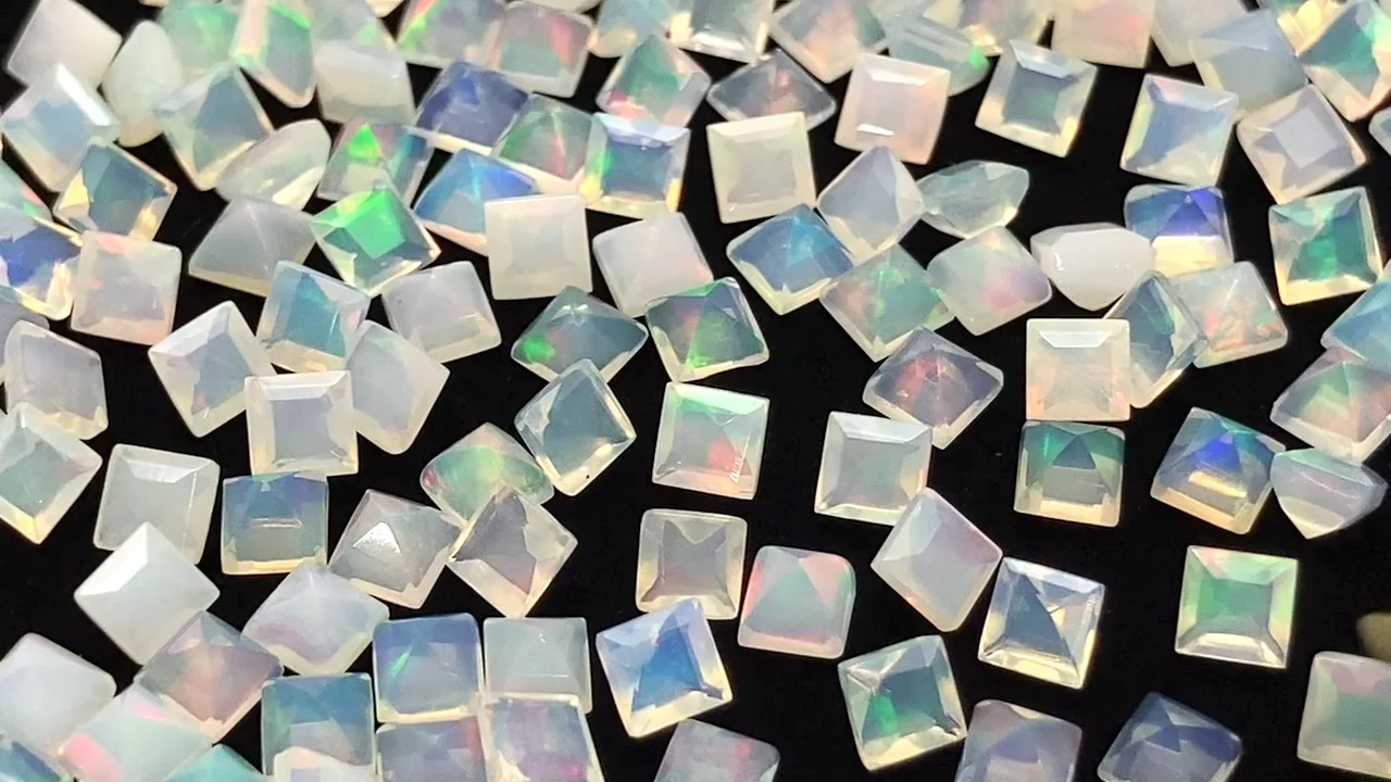 エチオピア産オパール ルース スクエアファセットカット3×3mm 10粒