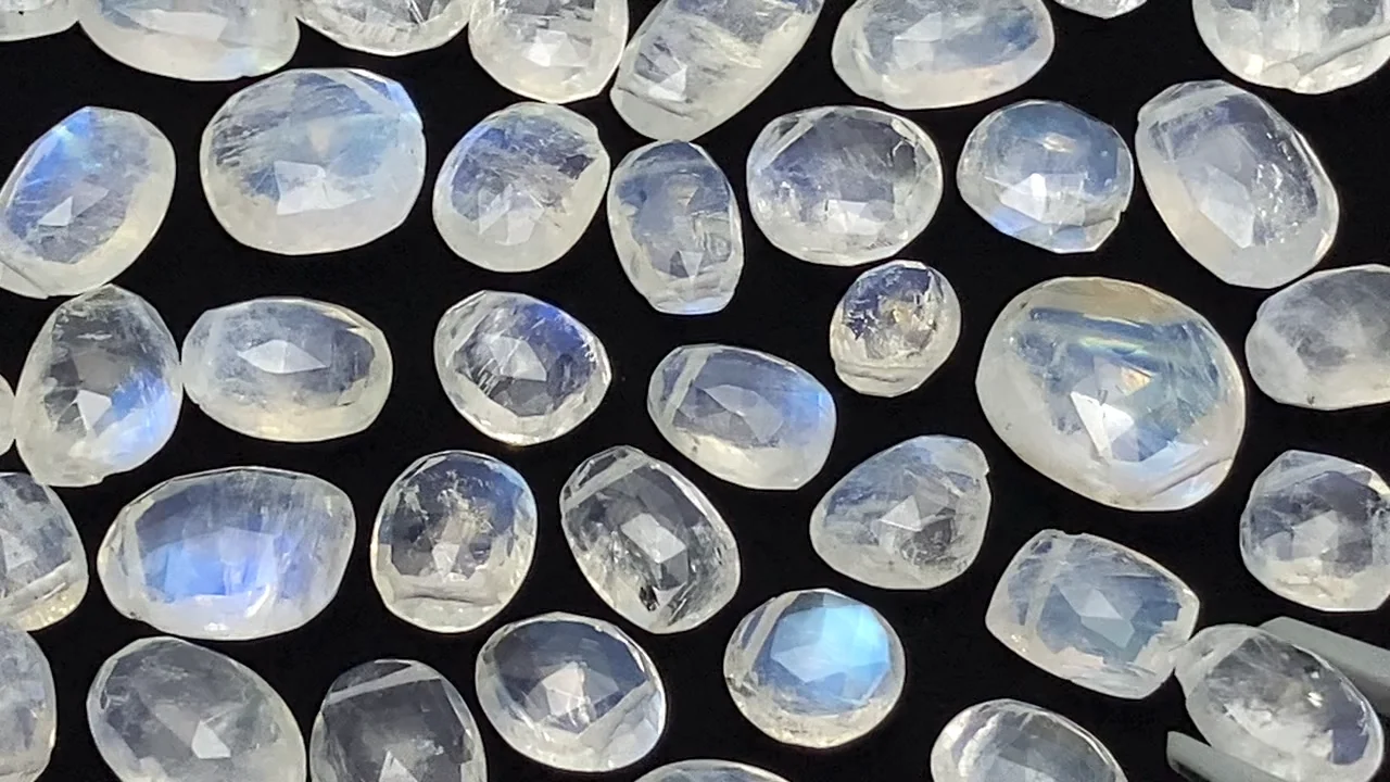 レインボームーンストーン・ブルームーンストーン（産地・インド