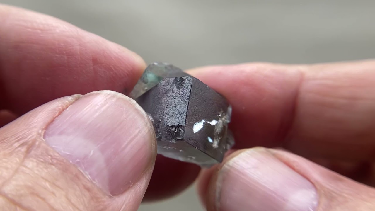 ドイツ・クララ鉱山産バイカラー（ゾーニング）フローライト9.4g