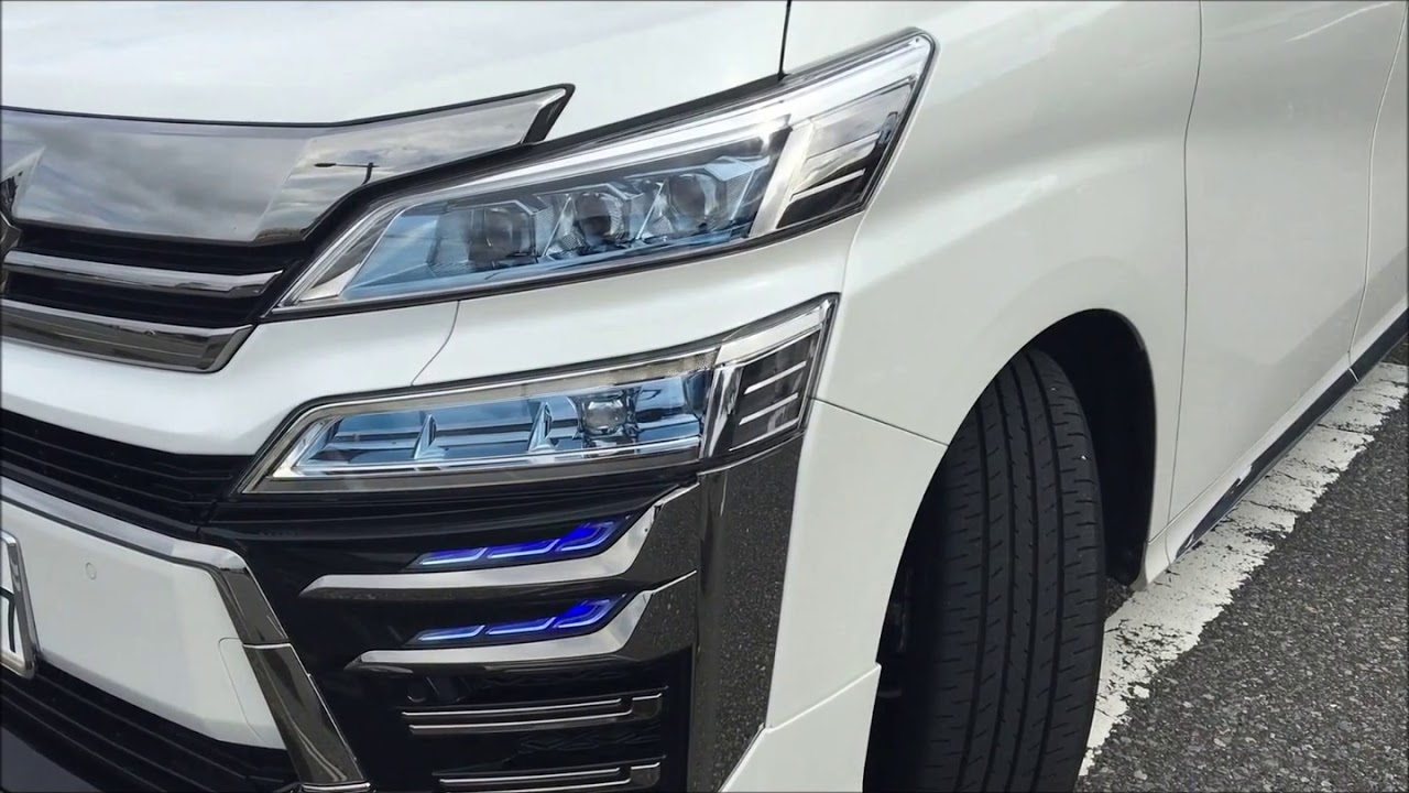 新型アルファード・ヴェルファイアで大人気！！3眼LEDヘッドライトを