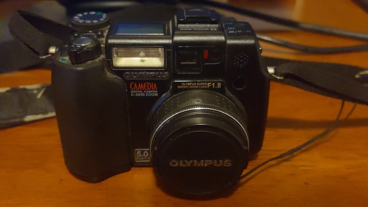 A Digital Camera That Takes Three Types of Memory Cards - Olympus