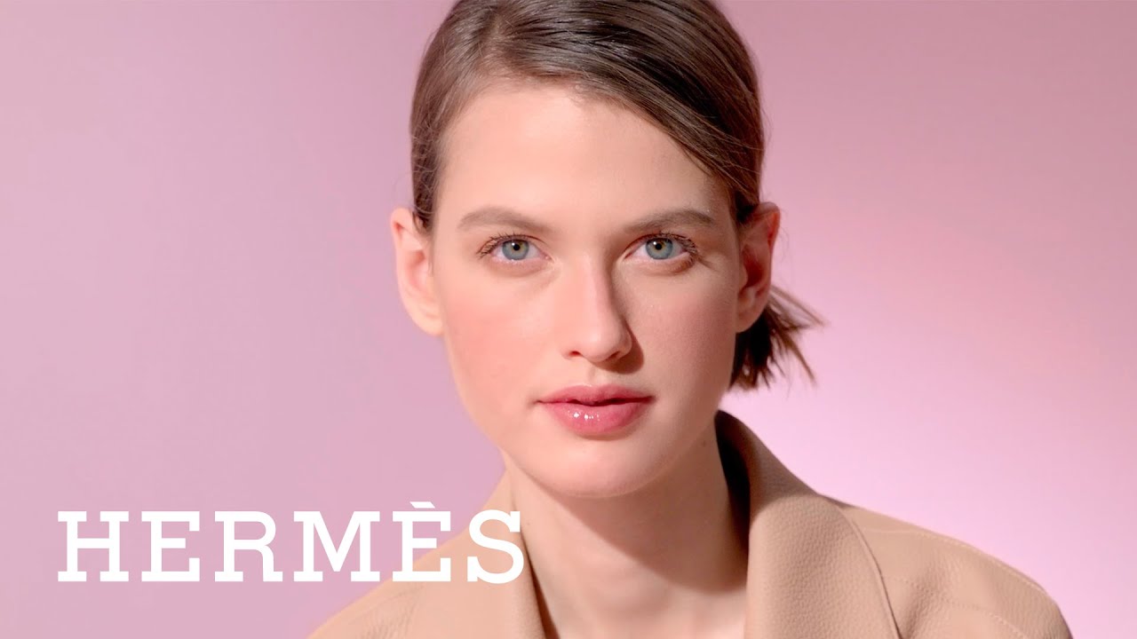 Applying your Rouge Hermès Poppy lip shine - YouTube