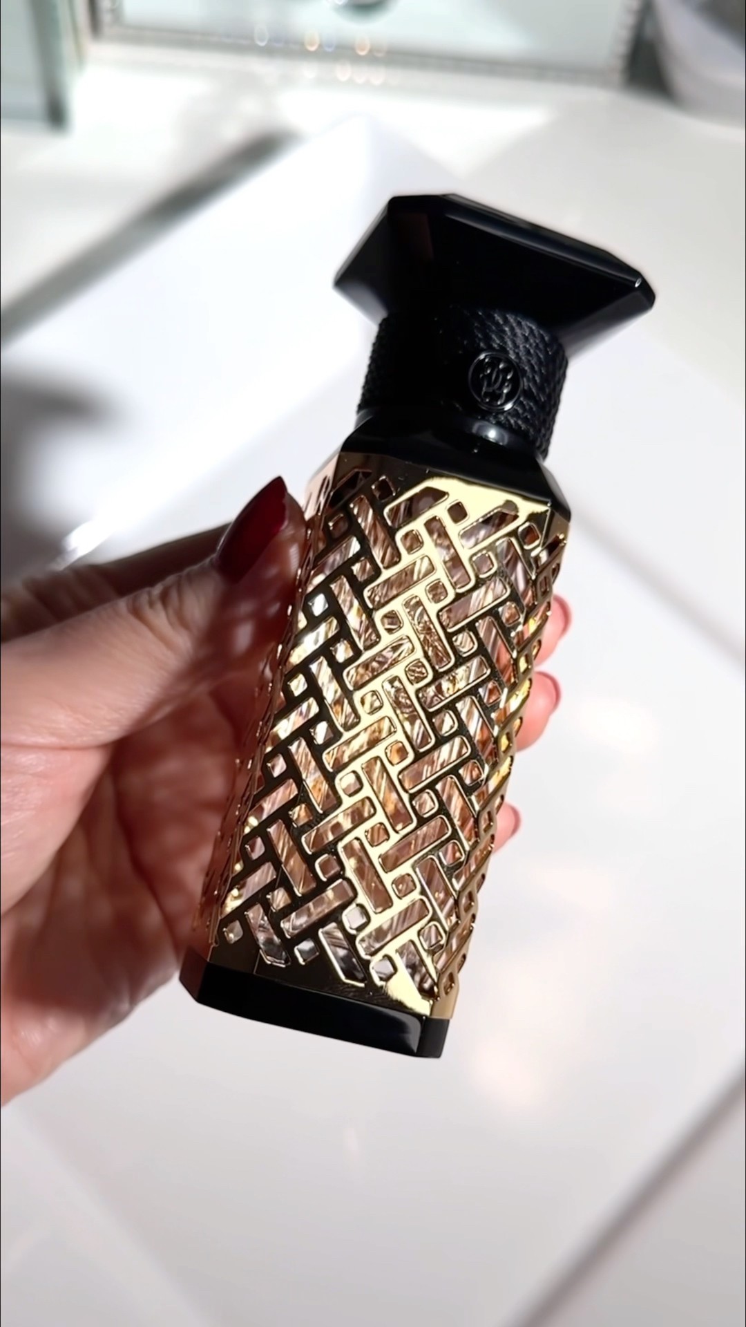New Guerlain Le Flacon de Sac - YouTube