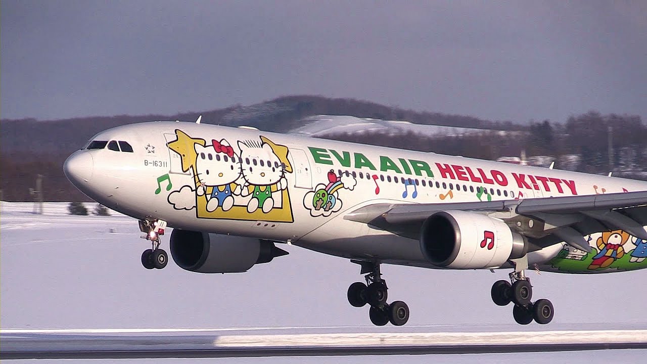 雪原に舞い降りたHello kitty！ EVA AIR Airbus A330-200 Hello Kitty