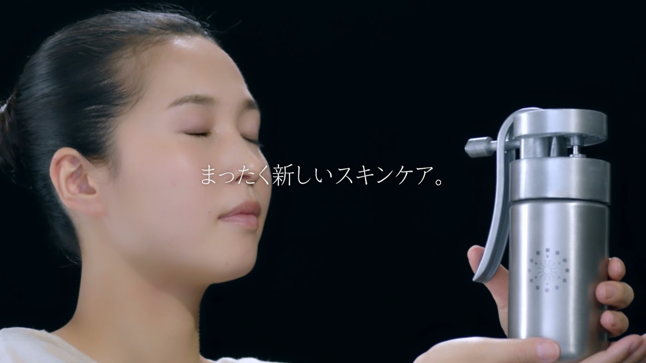 電源不要。化粧水を入れてポンピングするだけ。ウルトラファインミスト