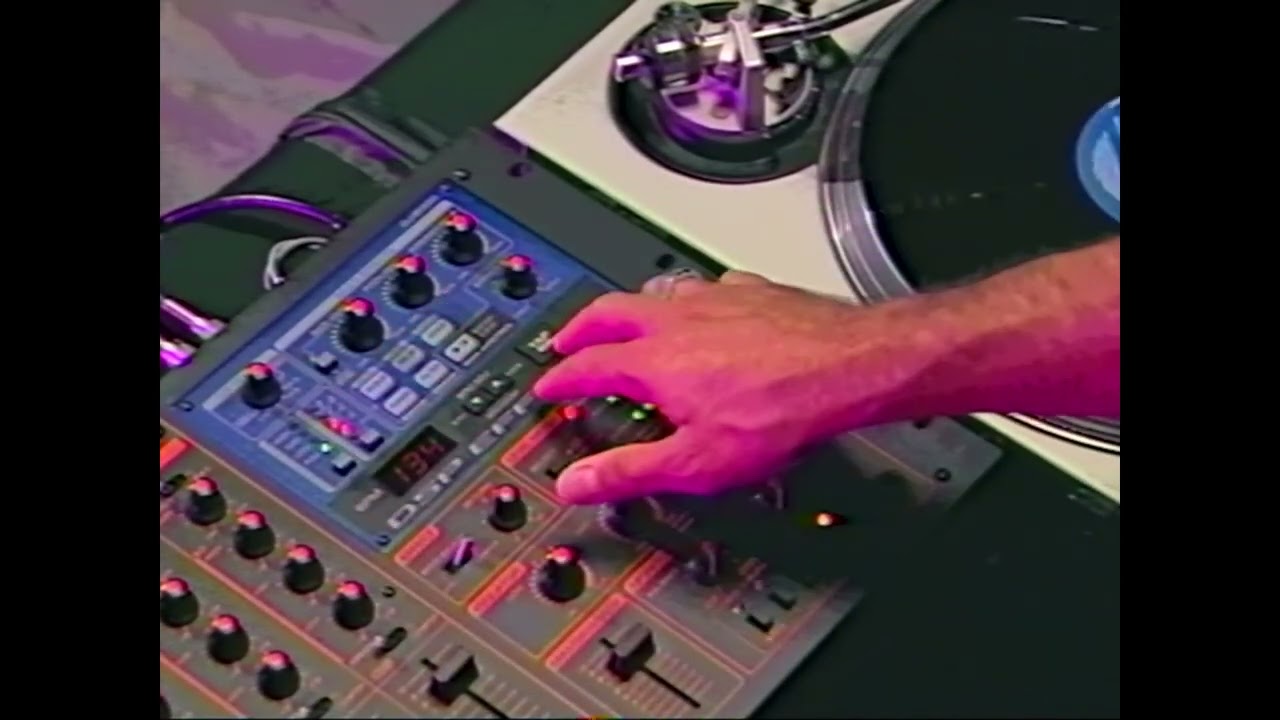 Roland DJ-1000 Promo (1999) - YouTube