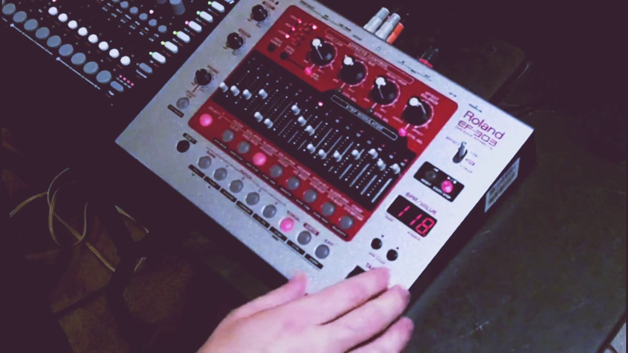 Roland EF-303 Feature Run Through and Full Audio Demo - YouTube