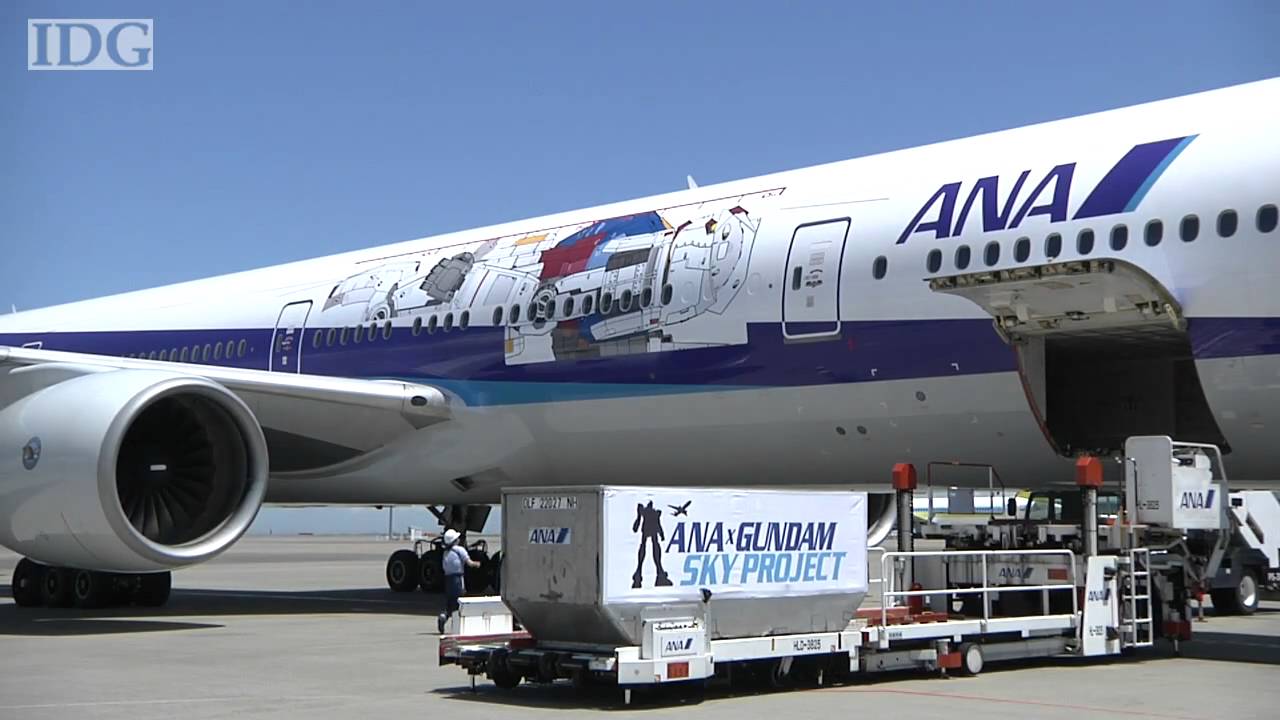 ANA Gundam jet takes to the skies in Japan - YouTube