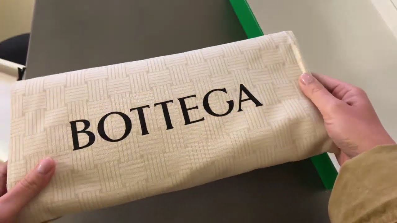 BOTTEGA VENETA KNOT CLUTCH UNBOXING - YouTube