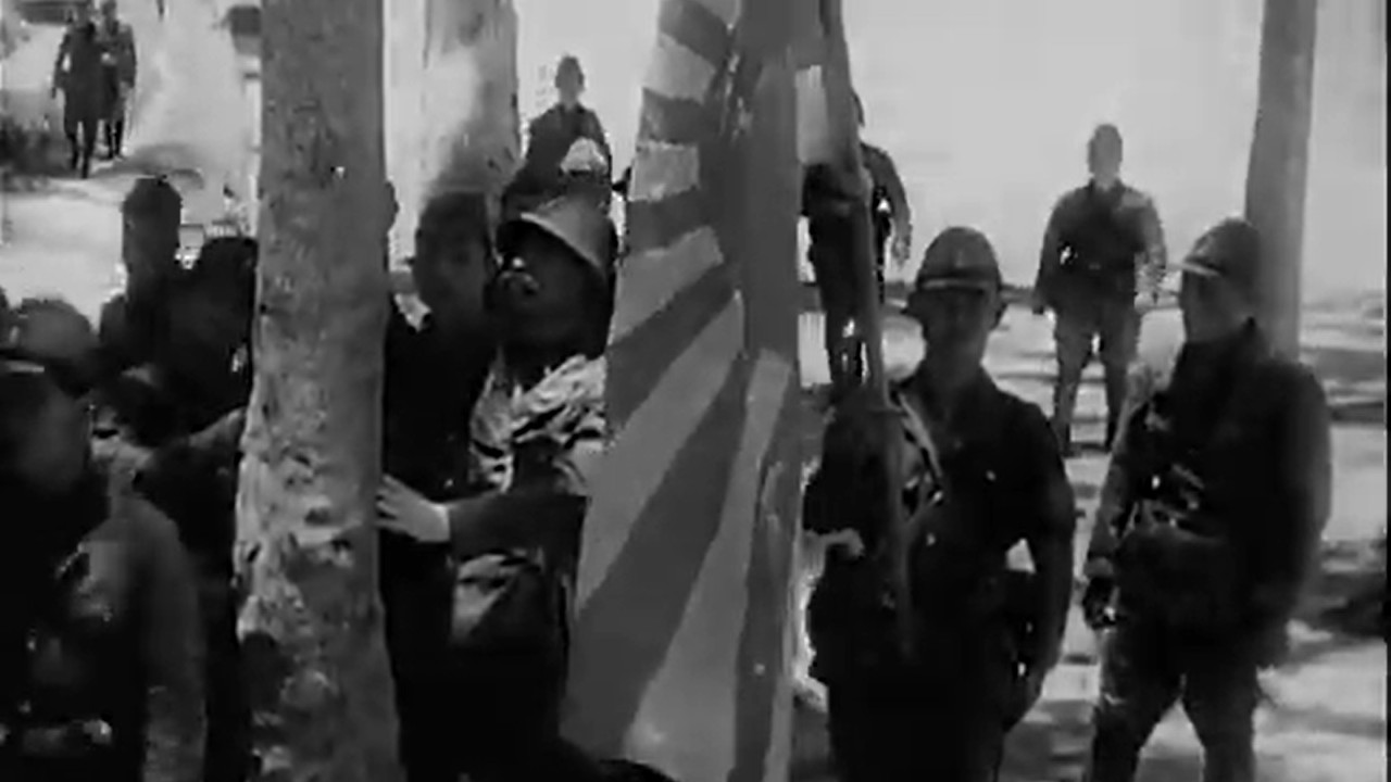 日本のコミックソング 泣いてたまるか 渥美清 1966 - YouTube