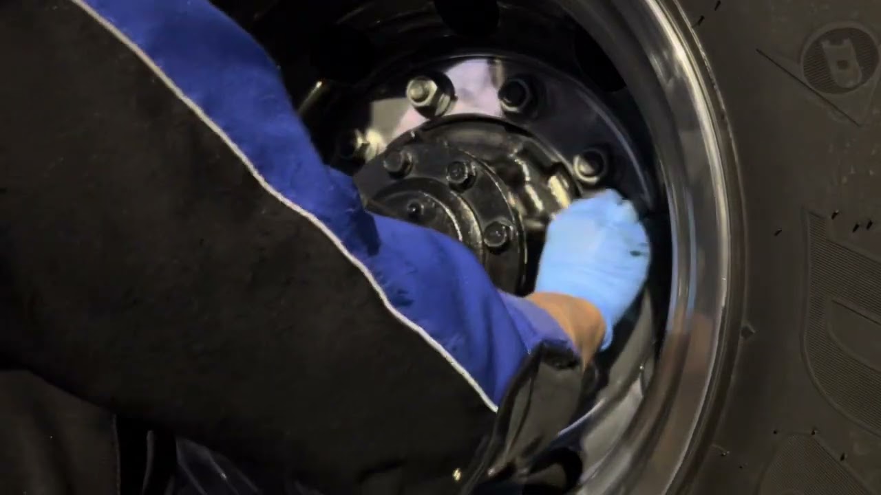 アルミホイール「アルコア」時幻&暗闇の光輝で磨きました - YouTube