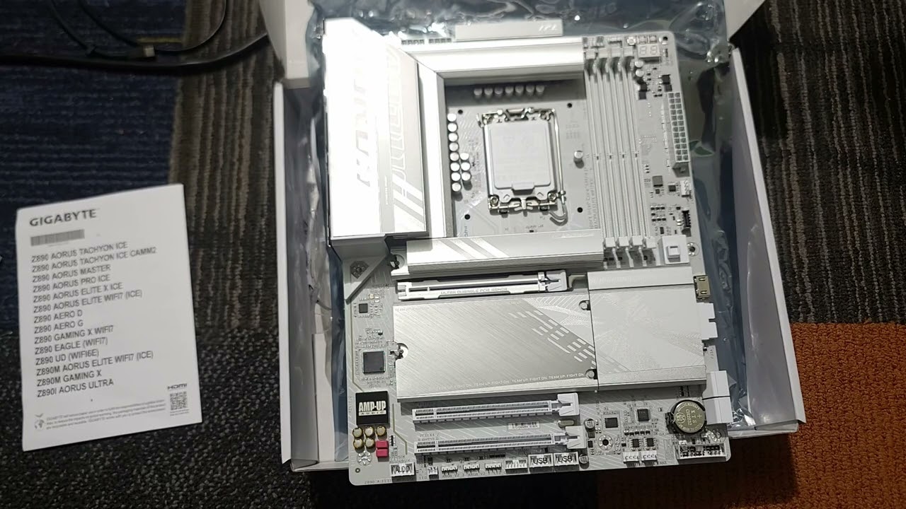 Quick unboxing of Gigabyte Z890 Aorus Elite wifi 7 Ice motherboard