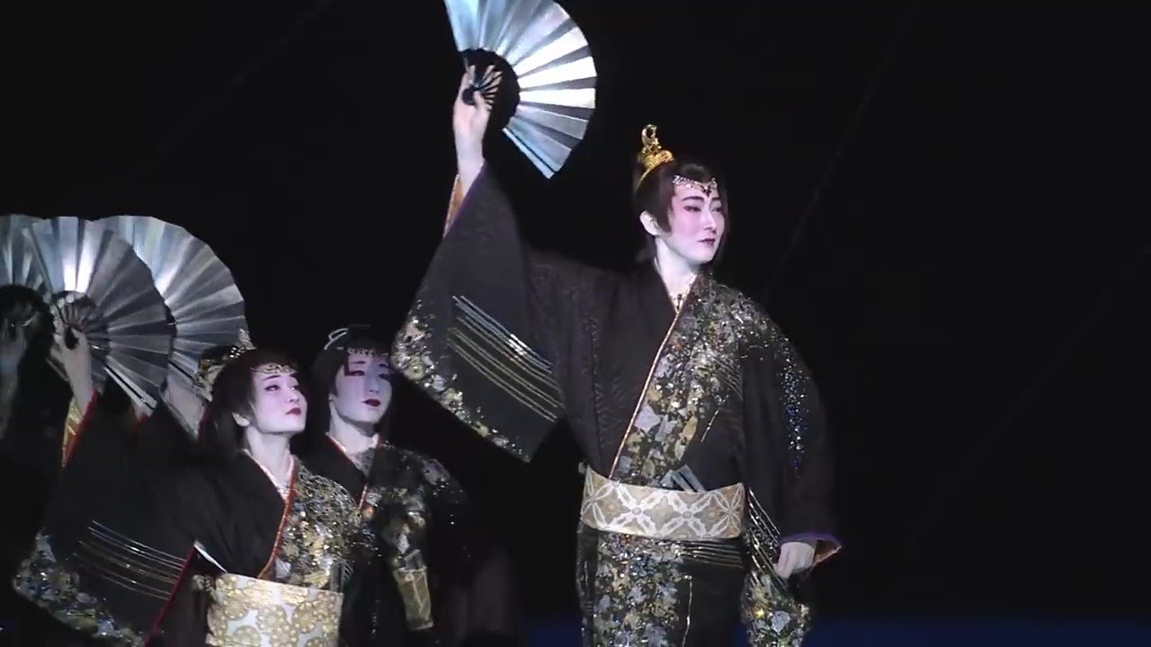 Takarazuka Revue (all-female stage show) - YouTube