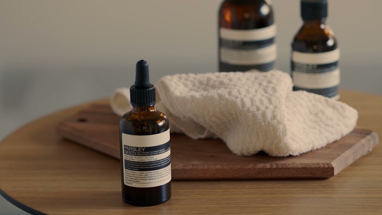 イソップ〉の「パセリ フェイシャル インテンス セラム」で、日々を