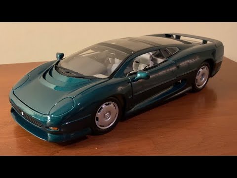 Maisto 1992 Jaguar XJ220 Review (Scale 1/18) - YouTube