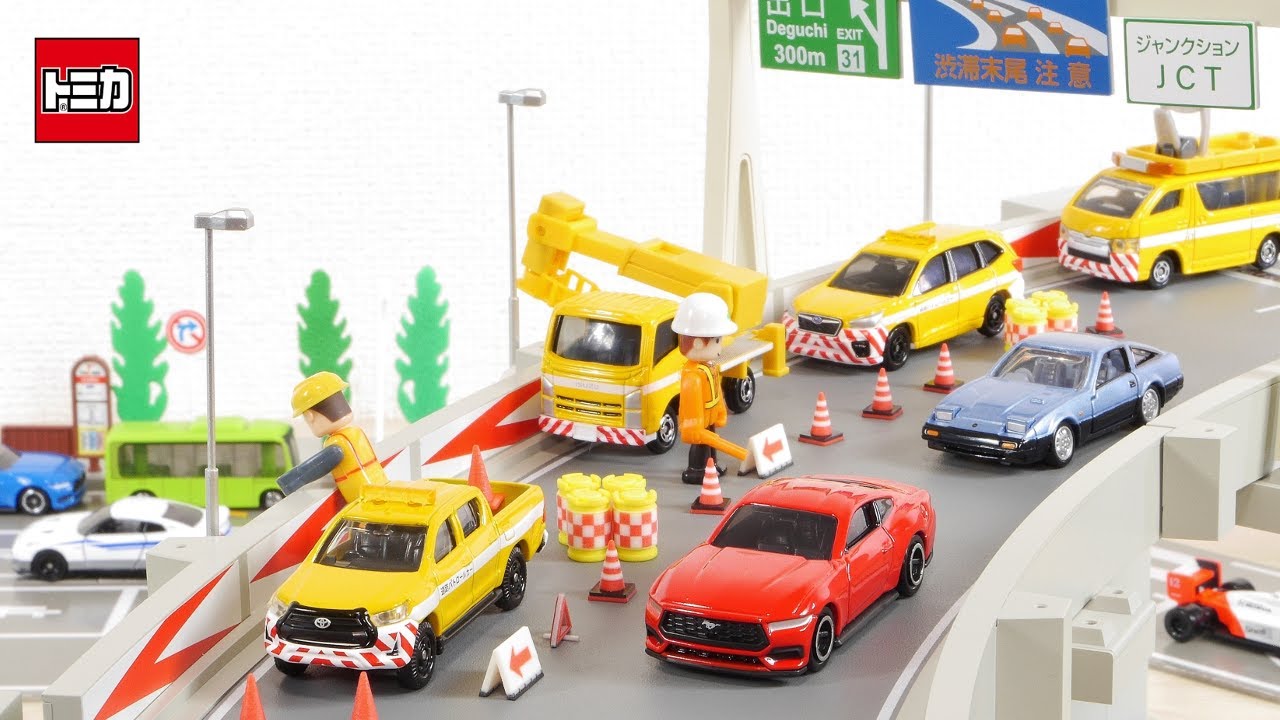 This is a must buy!! Expressway set! New Tomica Mustang Hino