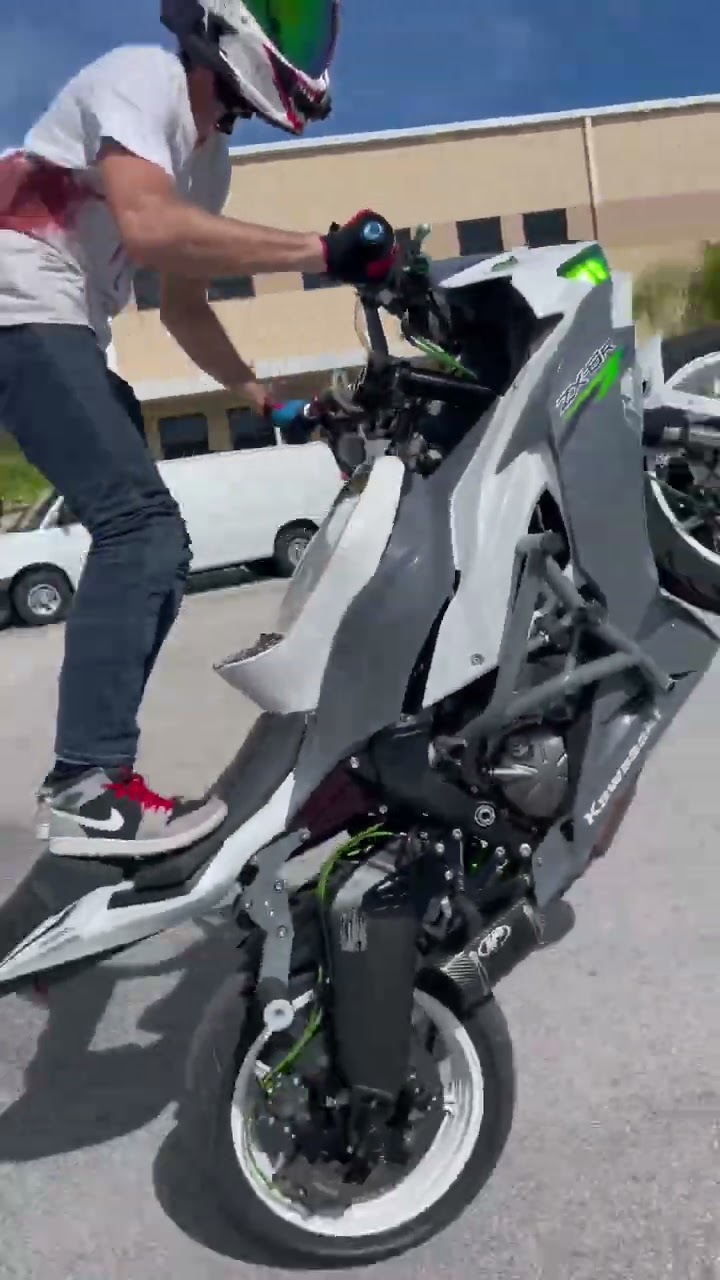 2022 Ninja Zx6r First Test ride! - YouTube