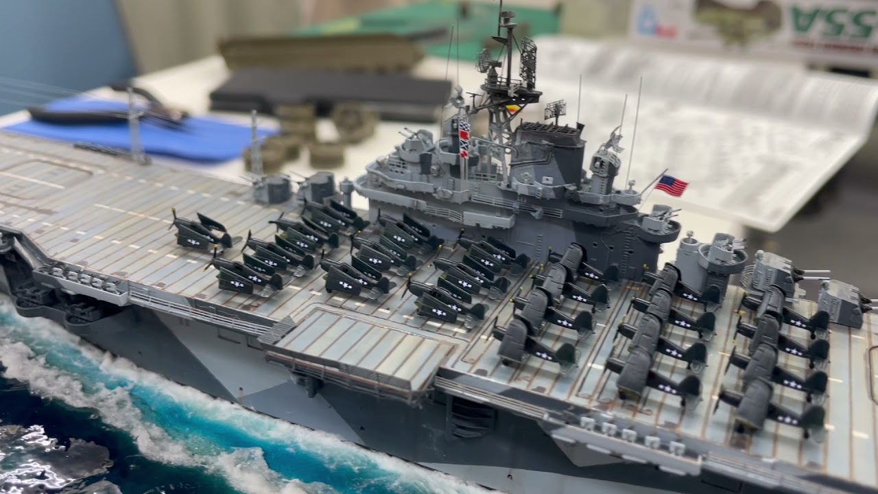 フクイモデリスタクラブ チャーフィー君、1/700 米エセックス級空母