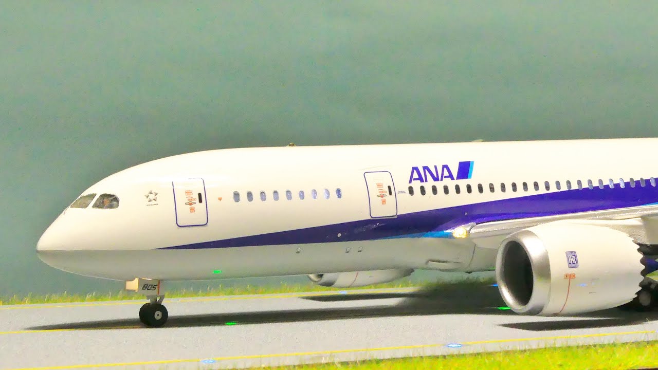 B787 ANA 1/144 童友社プラモ、LED仕様 - YouTube