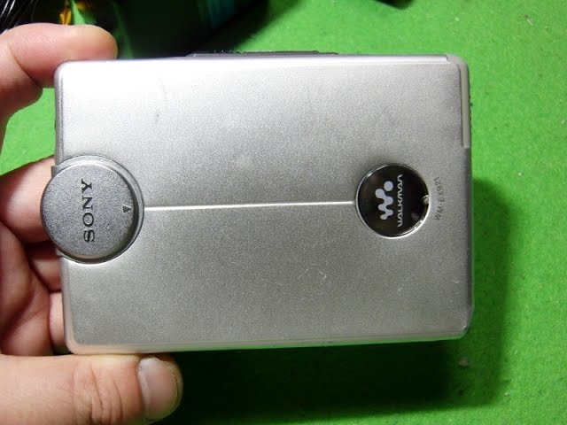 SONY 2001年 カセットウォークマン WM-EX921 - YouTube