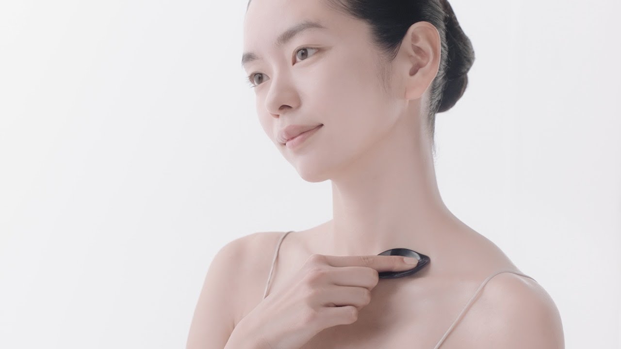 クレームクーエデコルテnの使い方 | クレ・ド・ポー ボーテ - YouTube