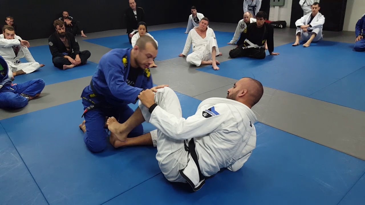 Passing butterfly guard with the body lock (Lachlan Giles) - YouTube