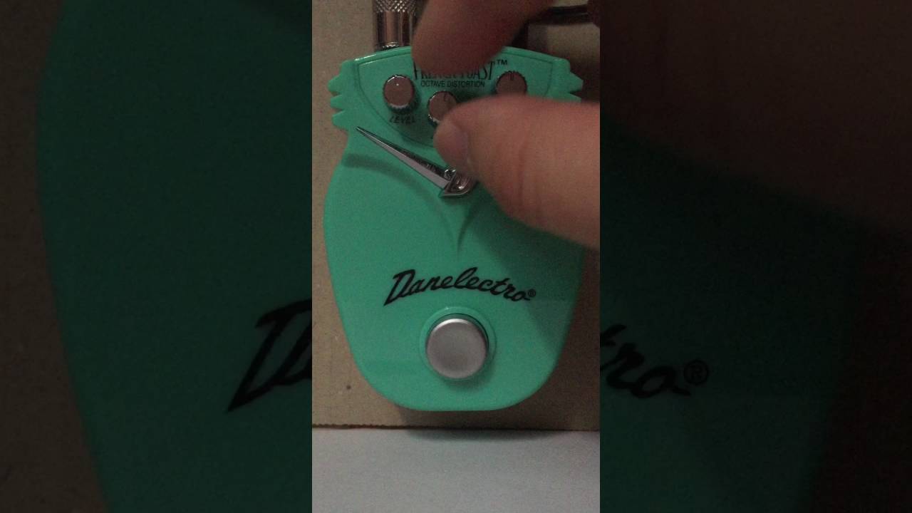 Danelectro French Toast DJ-13 (Distortion/Fuzz) Bass Demo - YouTube