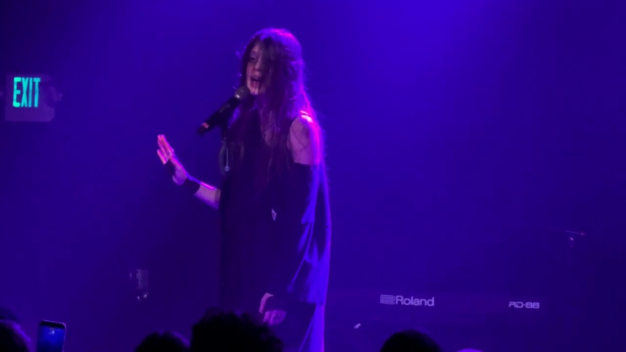 Everybody Supports Women - Sofia Isella Live at The Showbox Market