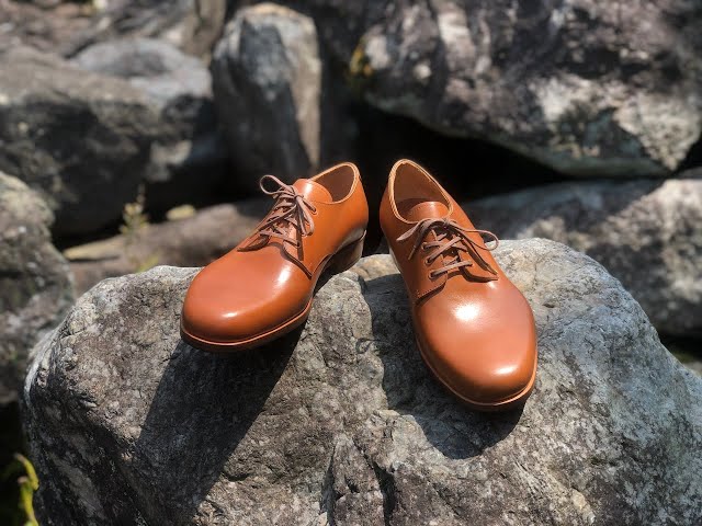 レディース靴製作｜フランスの一枚革から、シンプルなデザインの革靴を