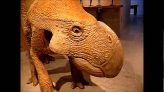 西宮阪急で河野甲氏の作品が見れた。革の立体成型人形ではピカイチです