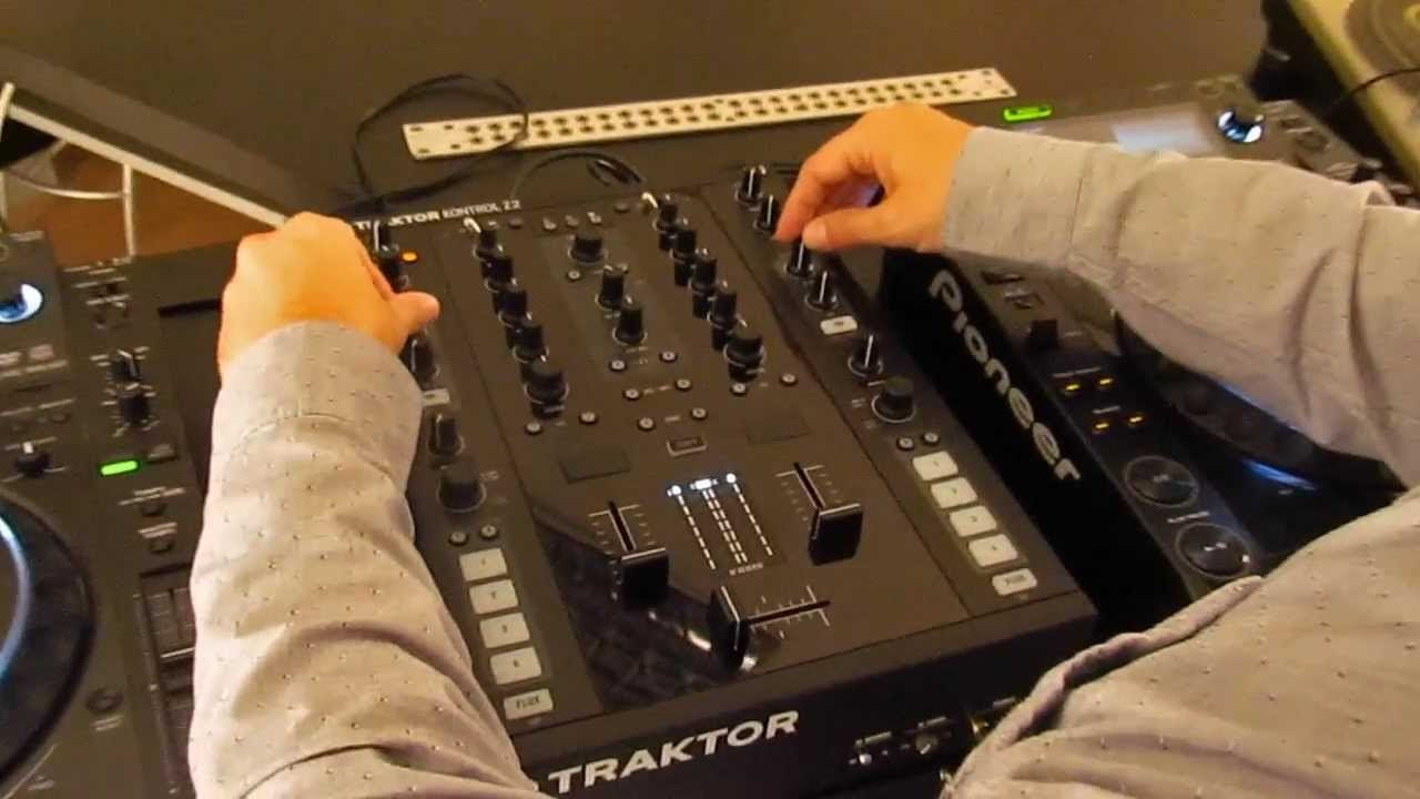 Review] Traktor Z2 - Principais Funcionalidades - 2/4 - YouTube