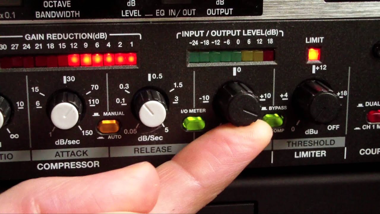 Alesis 3632 Compressor - YouTube