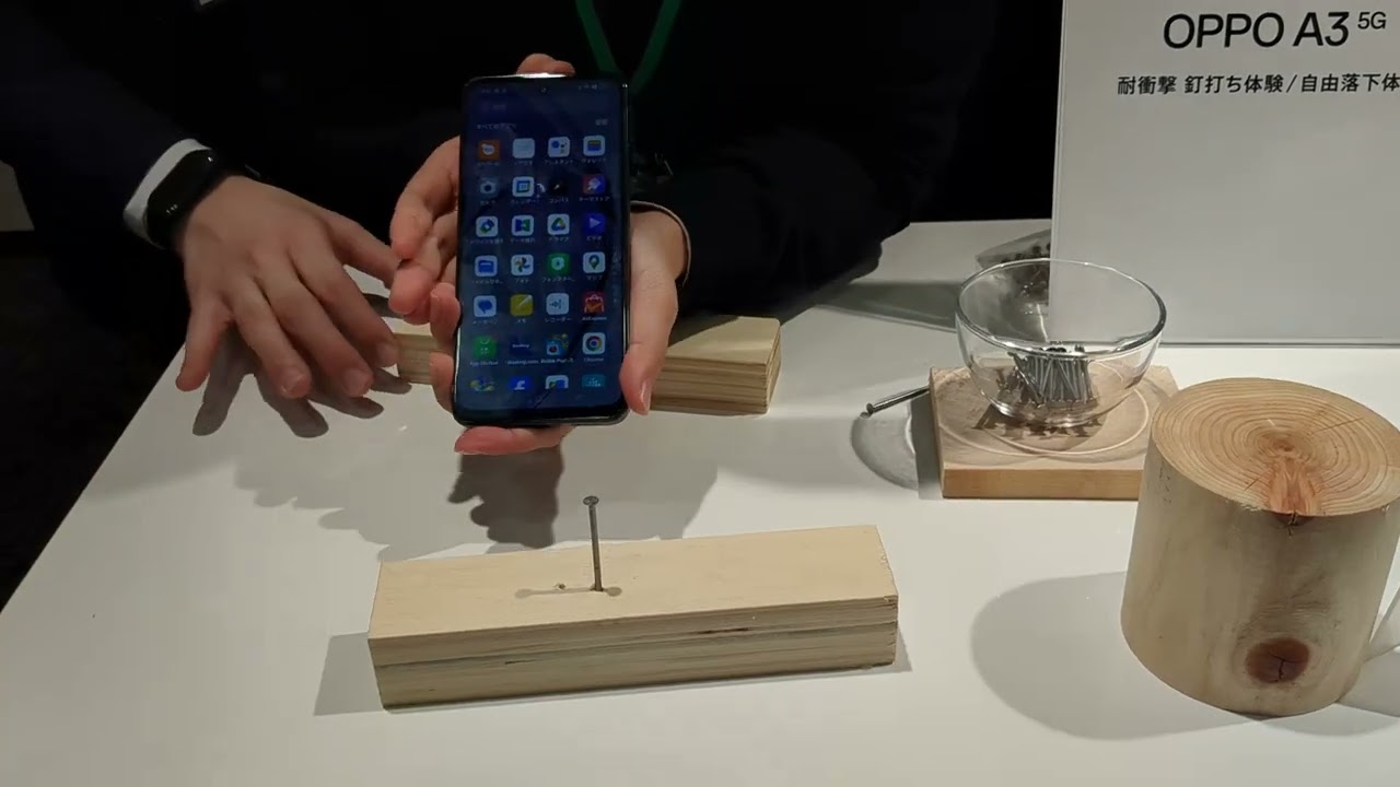 やじうまPC Watch】OPPOの最新スマホで釘、打ってみた - PC Watch