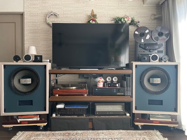 大量のビンテージオーディオ - YouTube