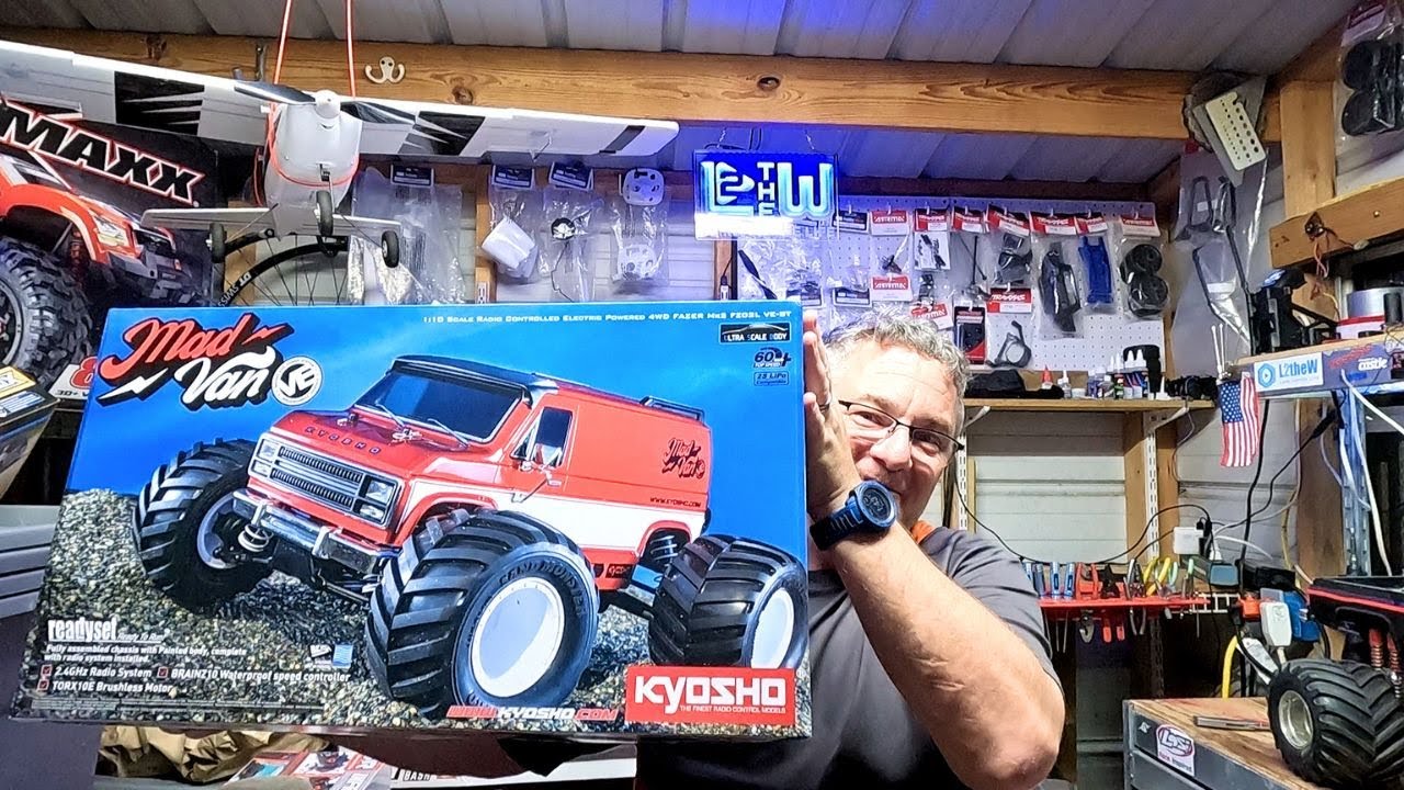 The Kyosho Mad Van This RC Is Mental!! Speed Run, Unbox, And first
