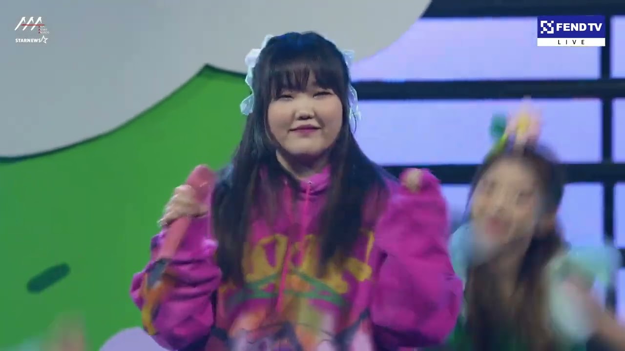 AKMU - Love Lee + Give Love | 2023 Asia Artist Awards - YouTube