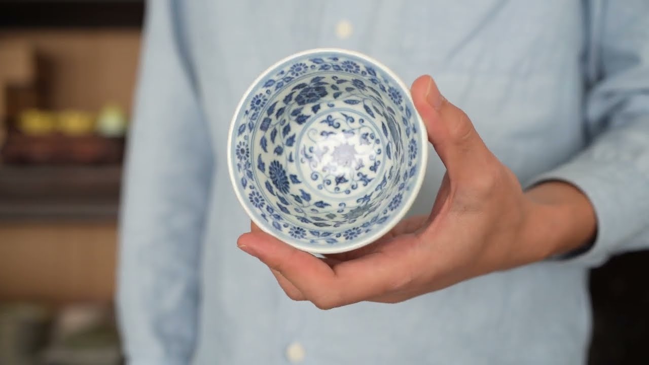 青花纏枝蓮紋圧手杯 PF162 | Looking For 物色