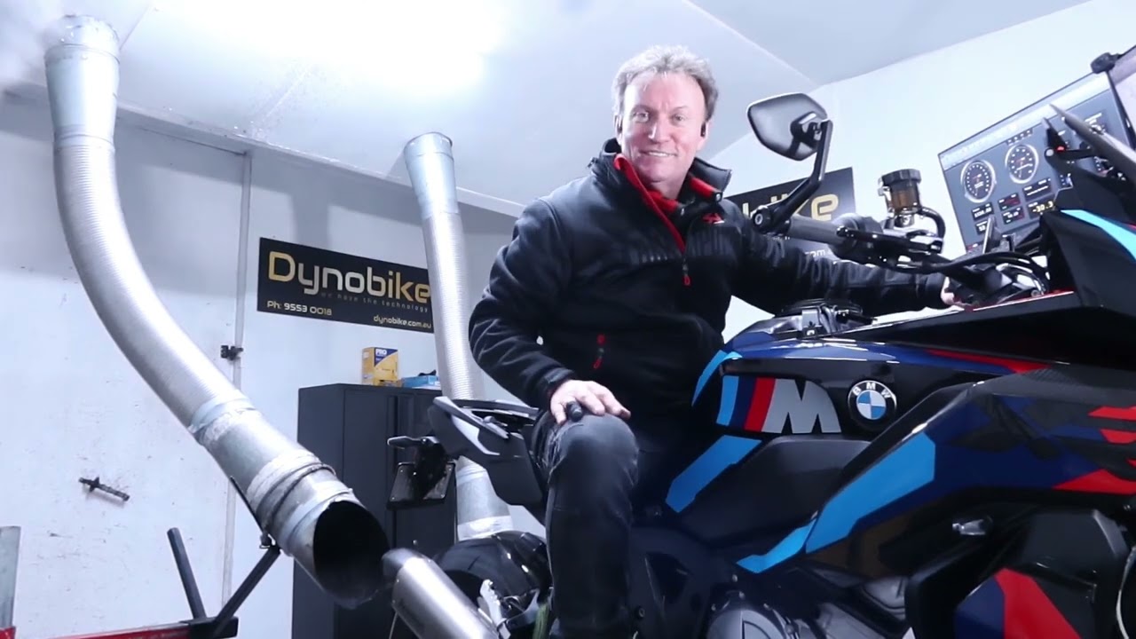BMW M1000XR full Akrapovic titanium exhaust and tune. - YouTube