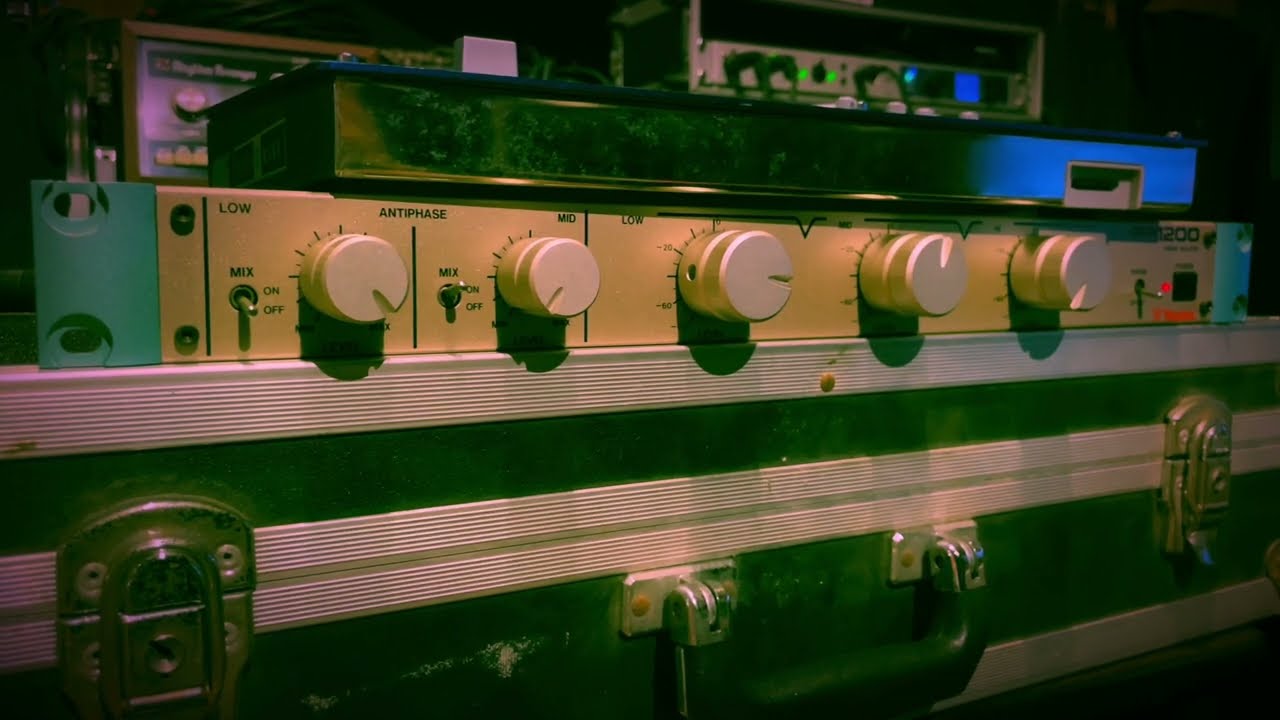 4] 幻の機材「VESTAX FADERBOARD」に迫る！ - YouTube