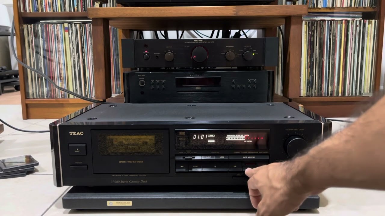 TEAC V-680 stereo cassette deck - YouTube