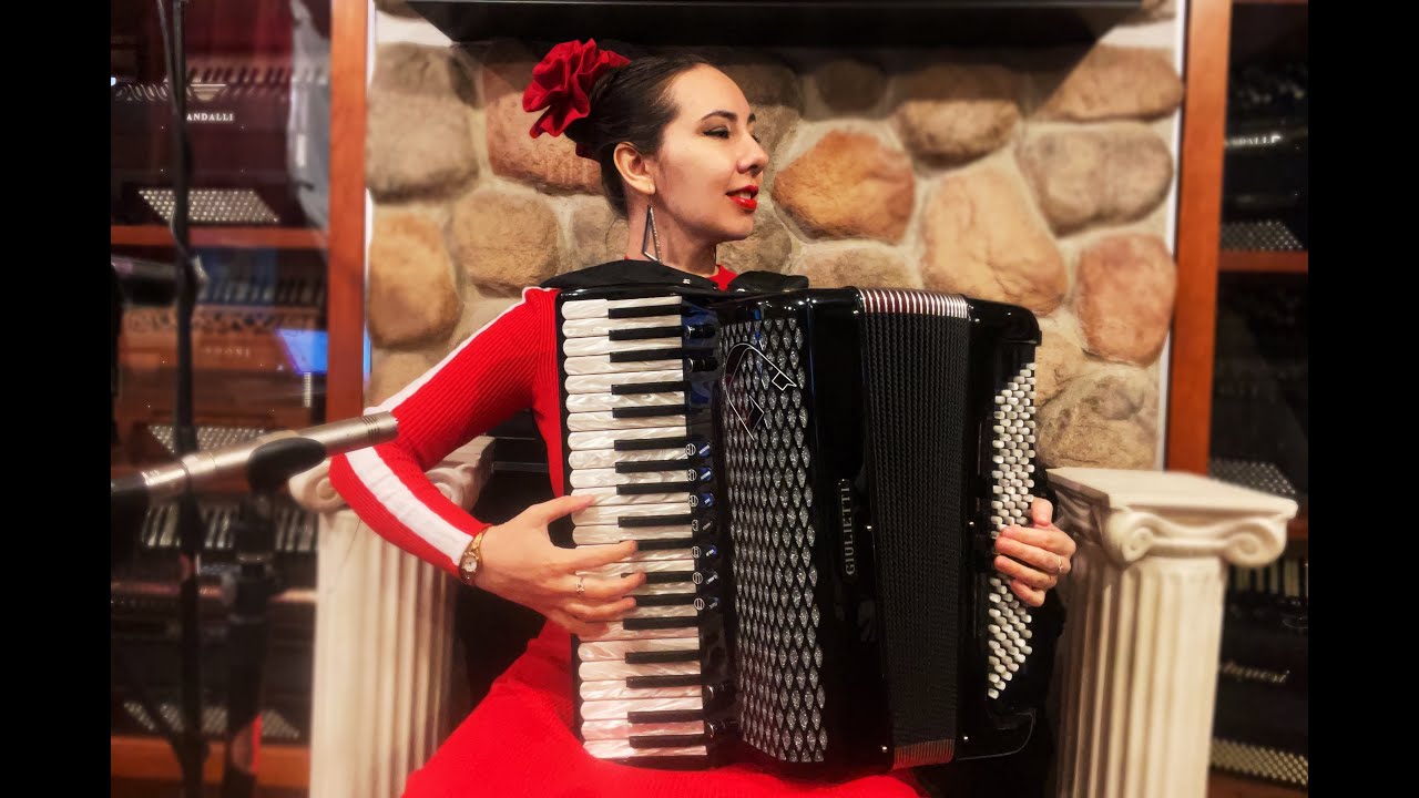 6195 - Black Giulietti MF52 Piano Accordion LMM 41 120