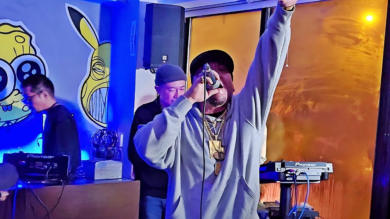 MEGA-G - JUSWANNA IS DEAD, Return of the Boom Bap (Live) - YouTube