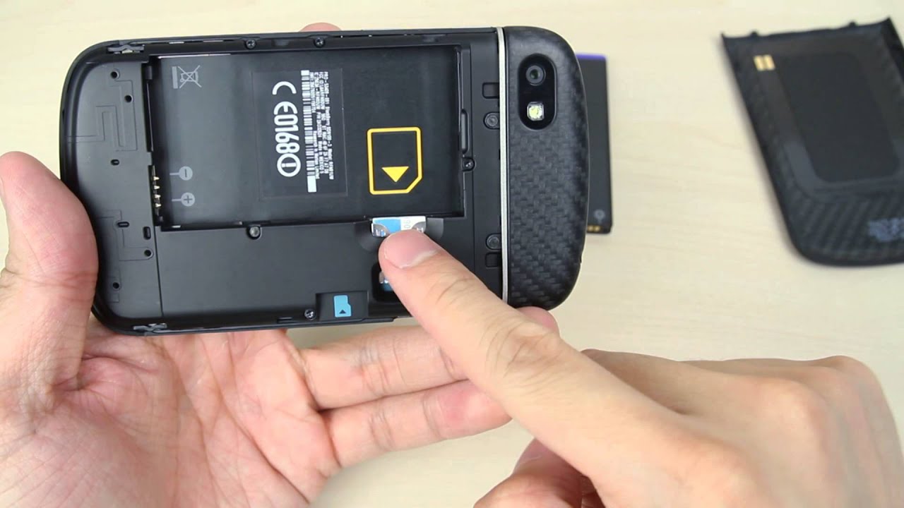 How to insert and remove the micro SIM Card on Blackberry Q10
