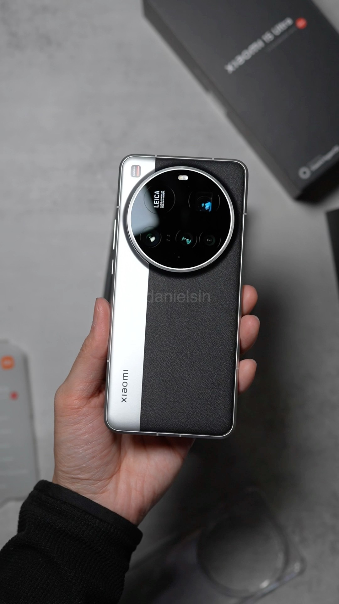 Xiaomi 15 Ultra in Silver Chrome Unboxing! - YouTube