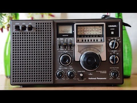 Review of National Panasonic RF-2200. 8 Band Radio. Made in Japan