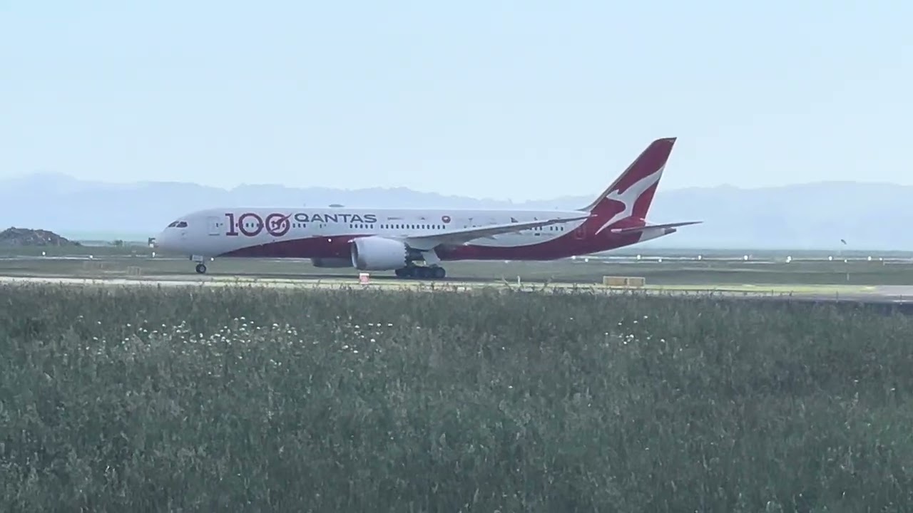 オークランド】カンタス航空 B787-9(100周年記念塗装) RWY23離陸 - YouTube