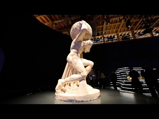 イタリア館で日本初公開の「ファルネーゼのアトラス」が人気 - YouTube