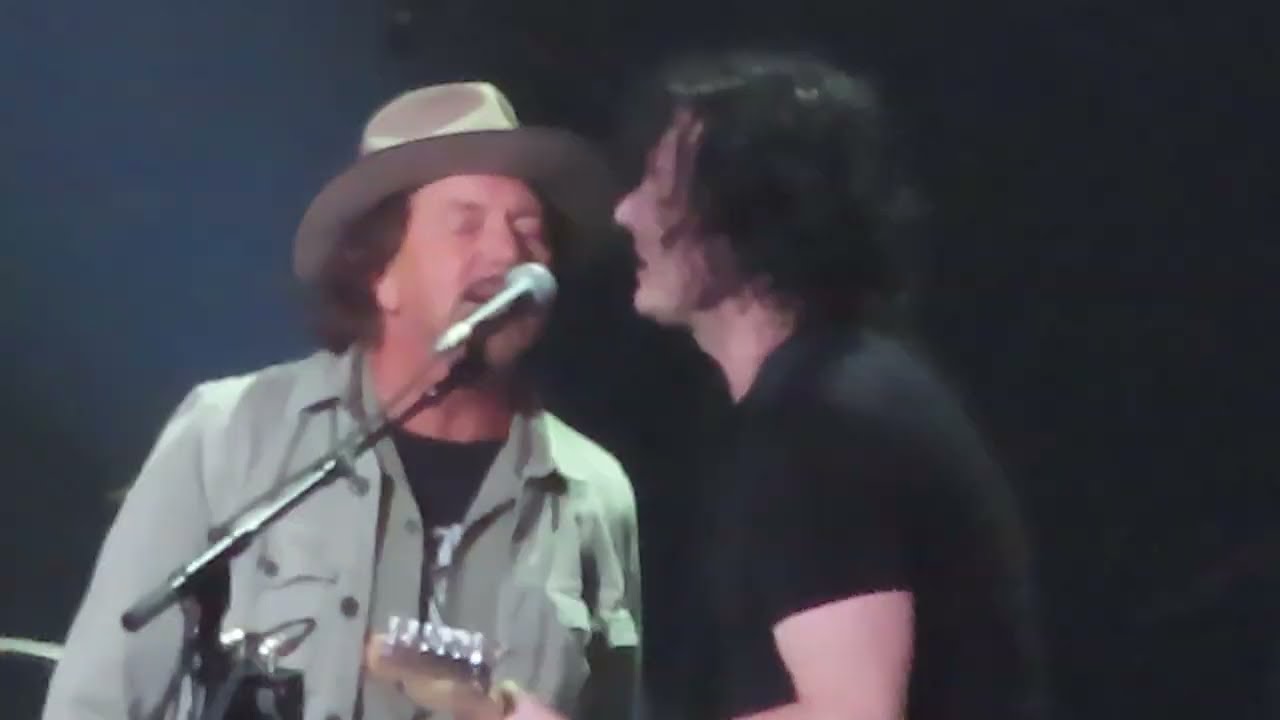 Jack White with Eddie Vedder - Rockin' in the Free World (Live in